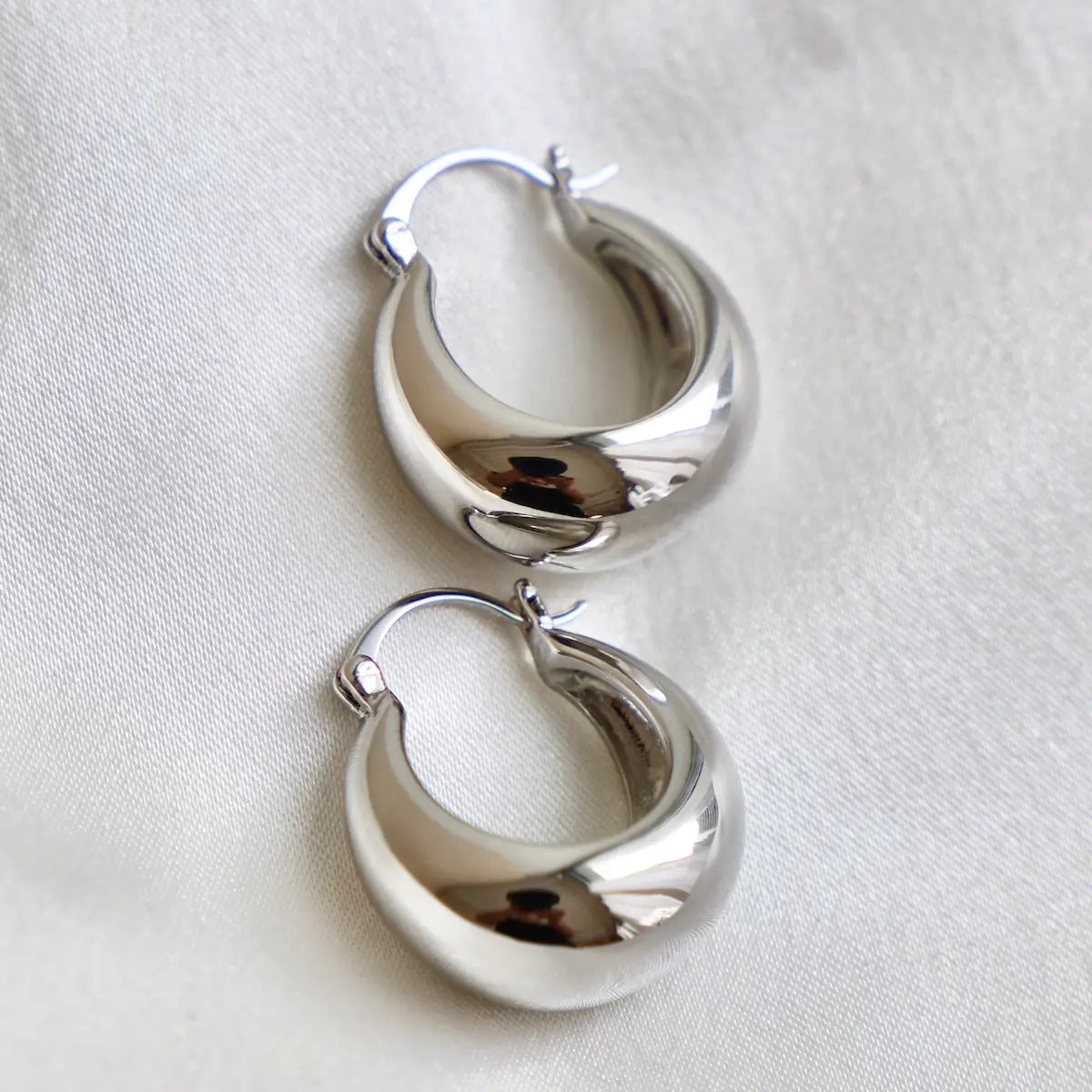 TL JKW Chunky Hoop Earring