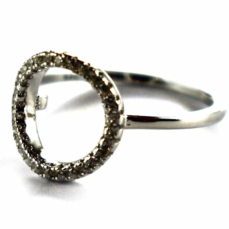 Circle pattern with white CZ silver ring